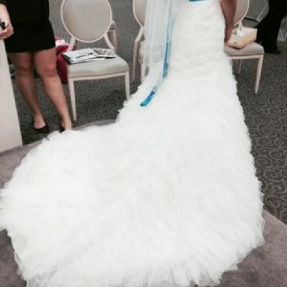 Signature Galina Wedding dress & Accessories - Picture 7 of 8